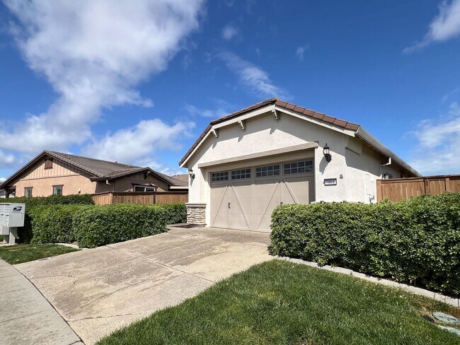 7801 Dearne Way in Elk Grove, CA - Building Photo - Building Photo