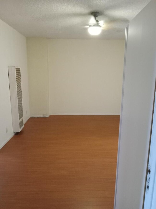 4720 S Normandie Ave, Unit #4
