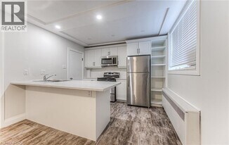 5 Heiman St in Kitchener, ON - Building Photo