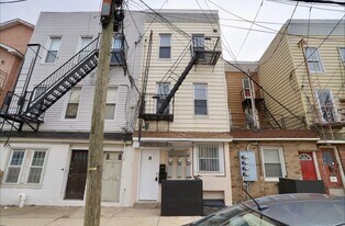 18 Wallis Ave in Jersey City, NJ - Building Photo