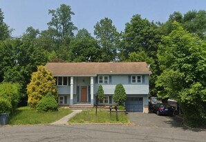 7-8-8 Brookridge Ct in Valley Cottage, NY - Building Photo