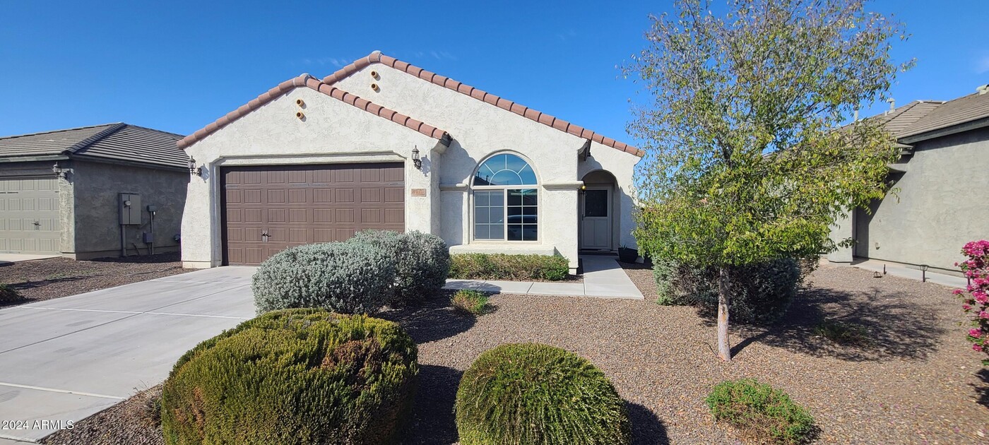 26086 W Sequoia Dr in Buckeye, AZ - Foto de edificio