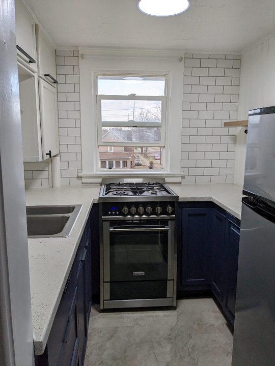 246 5th St NW-Unit -7 in Barberton, OH - Foto de edificio