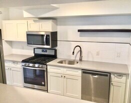 912 Bergenline Ave, Unit 2 in Union City, NJ - Building Photo