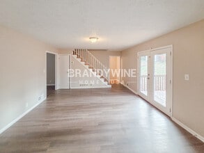 5257 Norman Blvd in Atlanta, GA - Foto de edificio - Building Photo