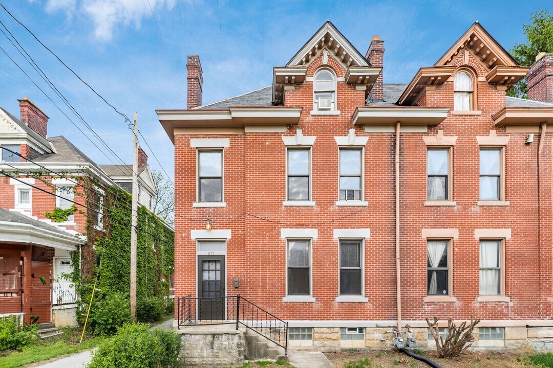 277 S Champion Ave, Unit 1 in Columbus, OH - Foto de edificio