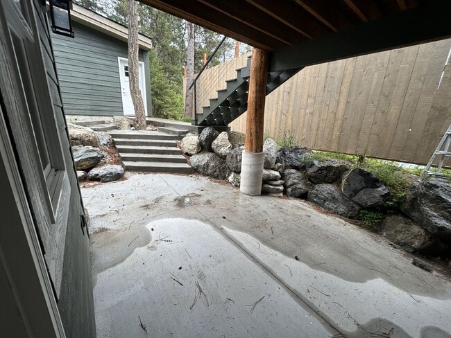 131 Clothier Ln in Lakeside, MT - Building Photo - Building Photo
