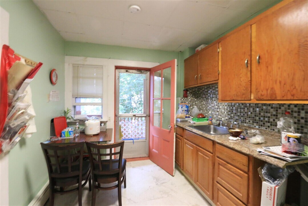 12 Evergreen Sq in Somerville, MA - Building Photo