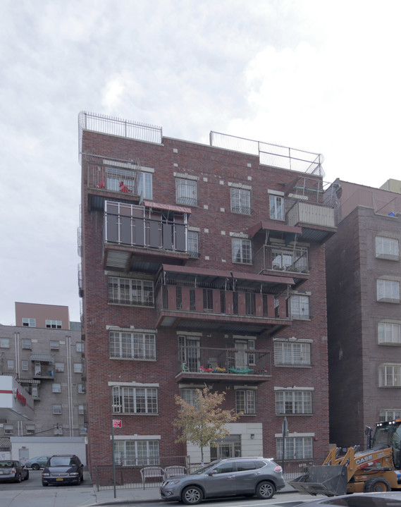 805 Bedford Ave in Brooklyn, NY - Building Photo