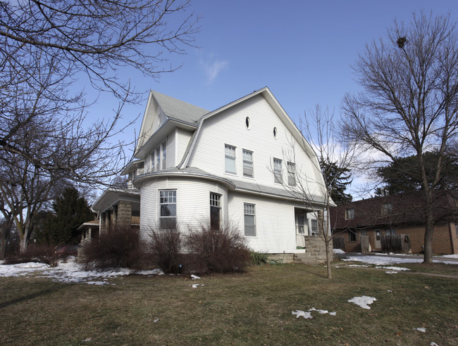 2046 S 24th St in Lincoln, NE - Building Photo - Building Photo