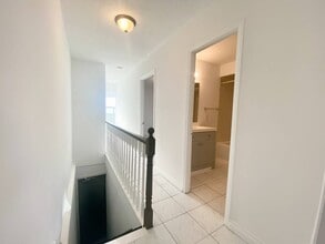 195 Blackthorn Ave in Toronto, ON - Building Photo - Building Photo