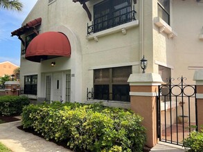 13 Uno Lago Dr, Unit 401-216 in North Palm Beach, FL - Building Photo - Building Photo