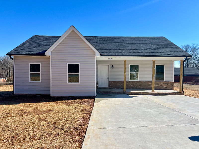 1930 29th St NE in Hickory, NC - Building Photo