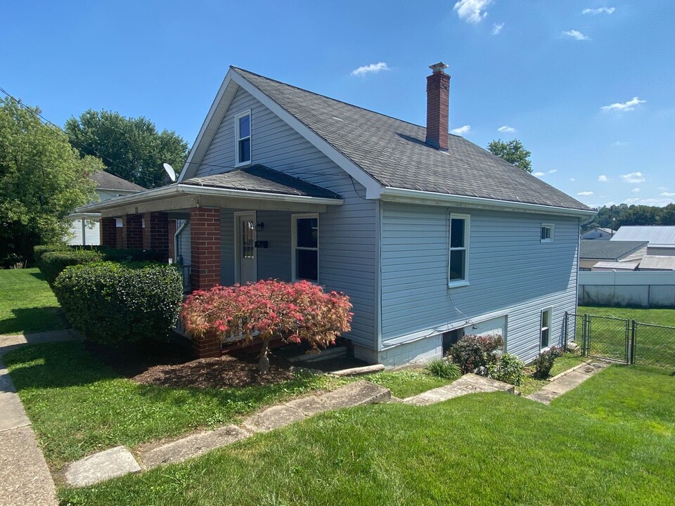 306 Kenneth St in Greensburg, PA - Foto de edificio