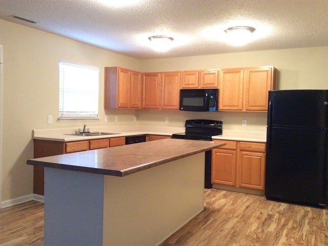 1281 Rosemary Ct in Greenfield, IN - Foto de edificio - Building Photo