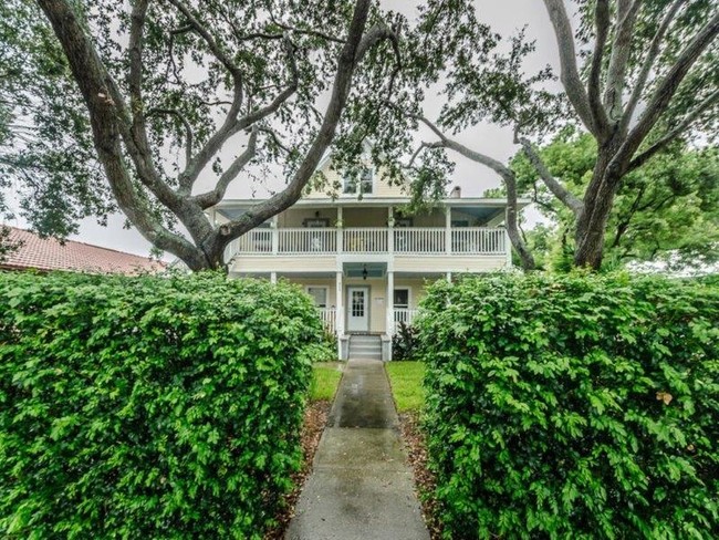 428 Virginia Ln in Dunedin, FL - Foto de edificio - Building Photo