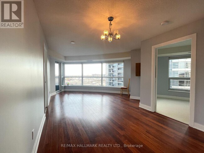 135 Village Green Square in Toronto, ON - Building Photo - Building Photo