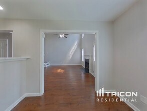 7233 Hidden Creek Dr in Charlotte, NC - Building Photo - Building Photo