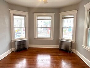 28 Dolsen Pl in Stamford, CT - Building Photo - Building Photo