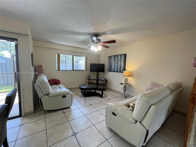 1422 Amanda St in Hollywood, FL - Building Photo - Building Photo