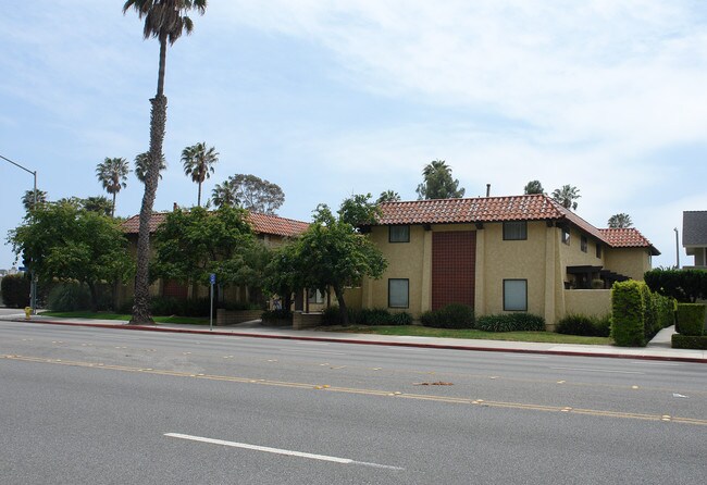 2853 Harbor Blvd in Ventura, CA - Foto de edificio - Building Photo