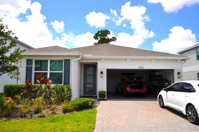 4524 Catalina Wy