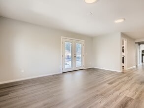 13710 156th Ave SE in Renton, WA - Foto de edificio - Building Photo