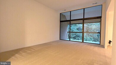 1657 Parkcrest Cir in Reston, VA - Building Photo - Building Photo