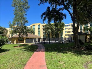 11780 SW 18th St in Miami, FL - Building Photo - Building Photo