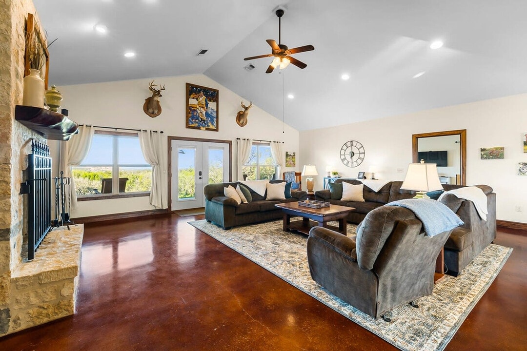 359 Sagebiel Ranch Rd in Fredericksburg, TX - Building Photo