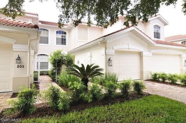 2120 Arielle Dr in Naples, FL - Building Photo