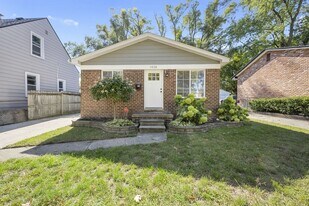 1530 E Madge Ave in Hazel Park, MI - Building Photo