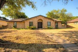 626 Little Creek Dr in Duncanville, TX - Building Photo - Building Photo