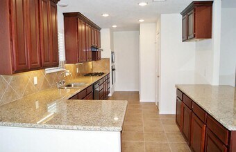2109 Bisbee Rd in League City, TX - Foto de edificio - Building Photo
