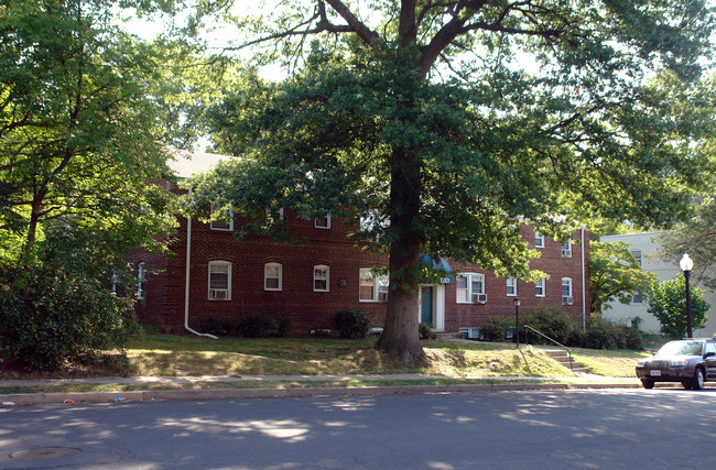 1201 N Kensington St in Arlington, VA - Building Photo - Building Photo