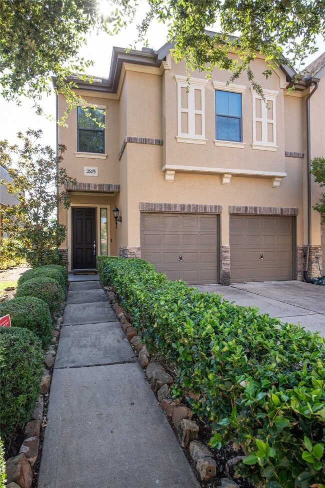 2923 Royal Oaks Crest in Houston, TX - Building Photo - Building Photo