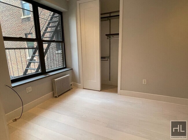 Stanton Street, Unit 4H in New York, NY - Building Photo - Building Photo