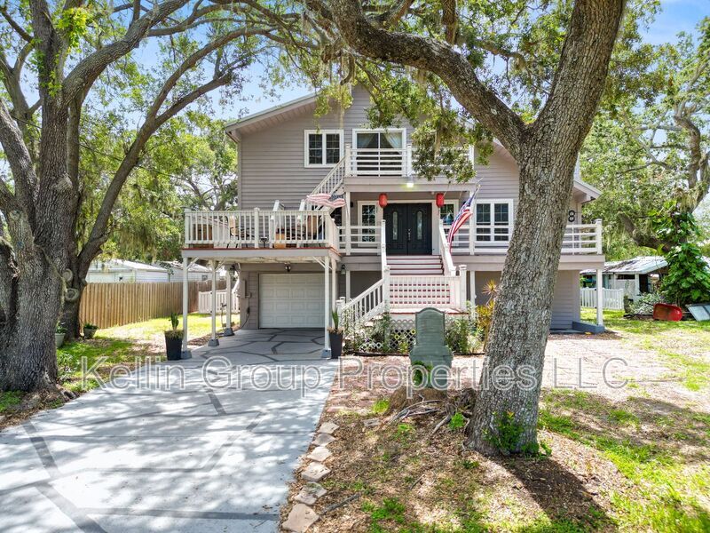 9934 Peninsular Dr in Gibsonton, FL - Building Photo