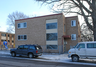 2105 Glenwood Ave N in Minneapolis, MN - Foto de edificio - Building Photo