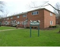 4906 Banbury Ct-Unit -4 in Warrensville Heights, OH - Building Photo