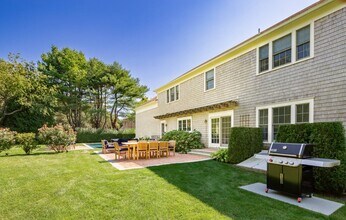 110 Fox Hollow Ln in Southampton, NY - Building Photo - Building Photo