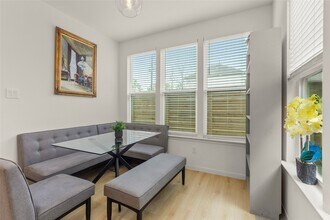 5505 Oakmont Villas Dr in Houston, TX - Building Photo - Building Photo