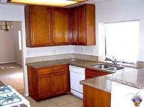 43242 Cottage Ln in Lancaster, CA - Building Photo - Building Photo