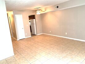 589 Delzan Plz, Unit 4 in Lexington, KY - Building Photo