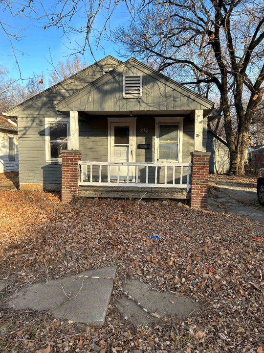 930 NE Oakland Ave in Topeka, KS - Foto de edificio