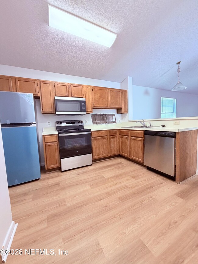 8742 Pinevalley Ln in Jacksonville, FL - Building Photo - Building Photo