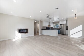 4769 E Malta St in Long Beach, CA - Foto de edificio - Building Photo