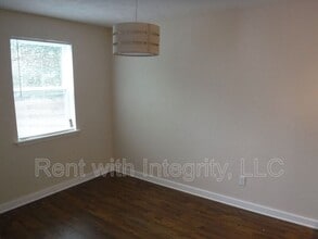 2308 Sylvan Ct in Tallahassee, FL - Foto de edificio - Building Photo