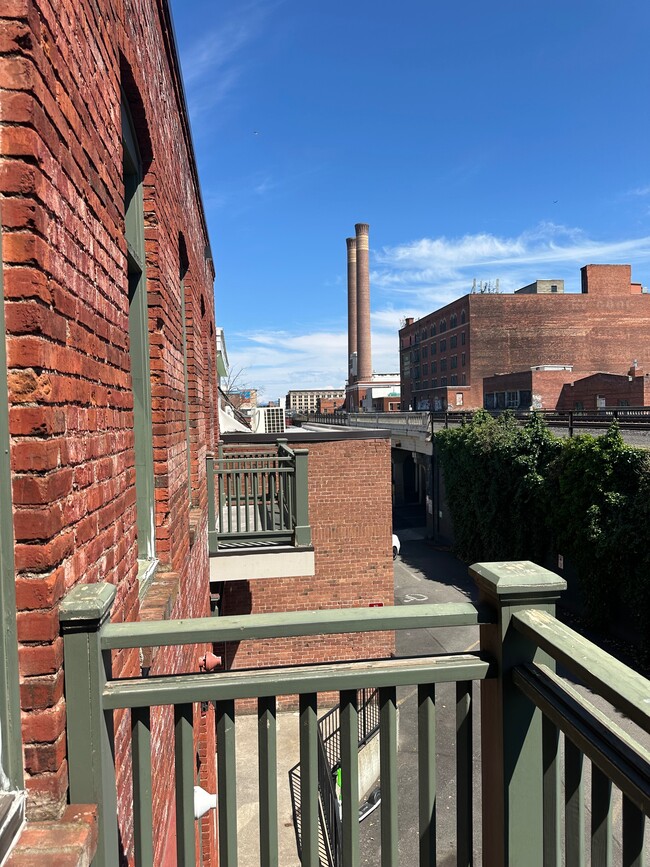 Railside Apartments in Spokane, WA - Foto de edificio - Building Photo