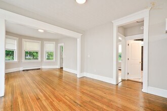 448 Pleasant Valley Pkwy in Providence, RI - Building Photo - Building Photo